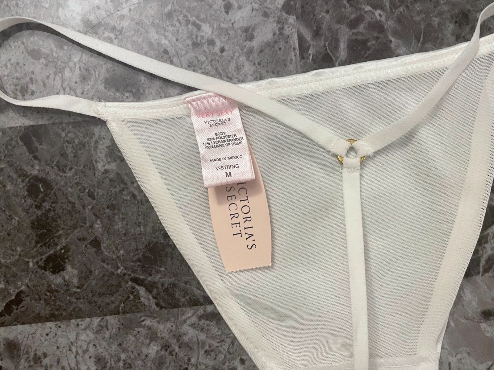 NWT VICTORIA’S SECRET M WHITE SMOOTH SNOWFLAKE VINTAGE RARE V STRING PANTIES