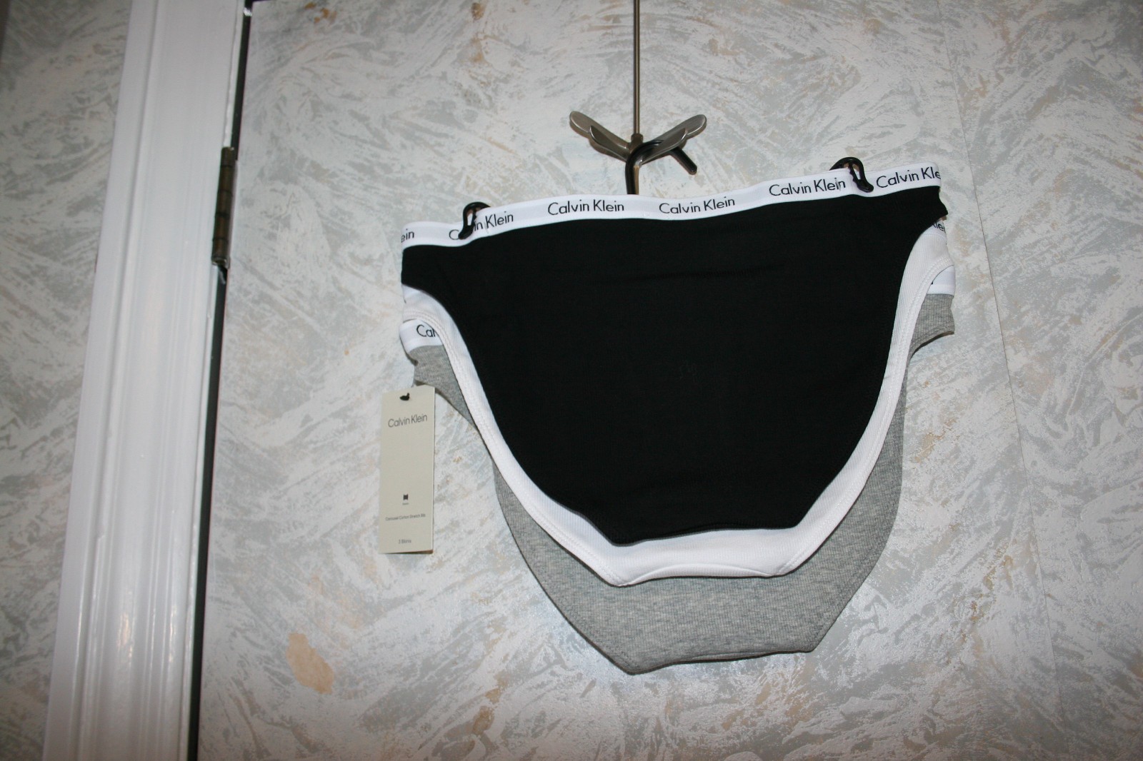 CALVIN KLEIN 3 pack bikini panties Size Medium Black Gray White Solid Cotton NWT