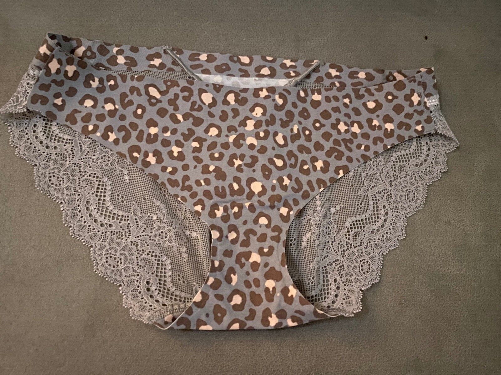 New Spanx Undie-tectable Lace Panty Bikini FP2415 Mini leopard Size Small