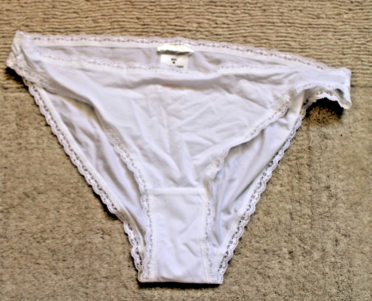 Brand New Lace Trimmed Bikini Style Knickers, White, Medium UK 10-12