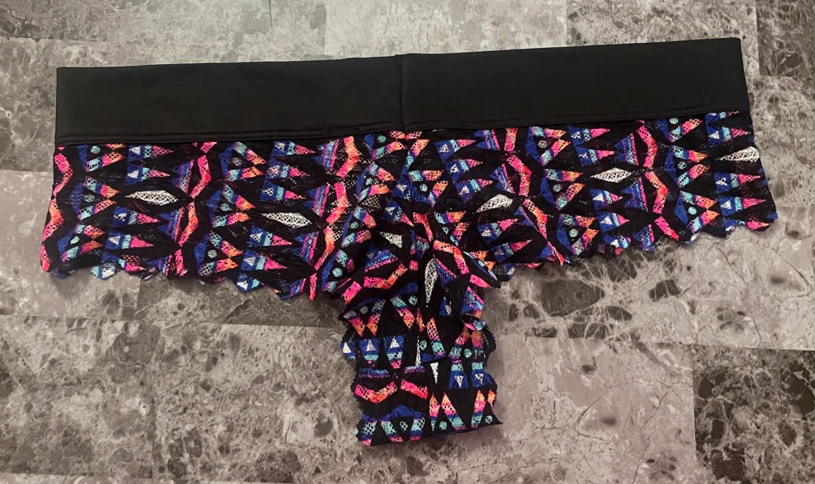 NWT VICTORIA’S SECRET PINK LARGE AZTEC LACE SMOOTH BAND RARE CHEEKSTER PANTIES