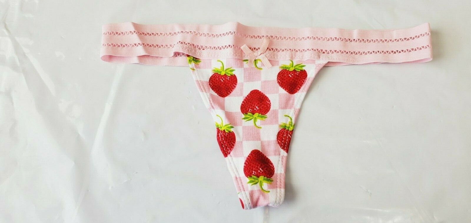 Rue 21 Women’s Thong Panties MEDIUM W Stretchy Waistband Pink W Strawberries