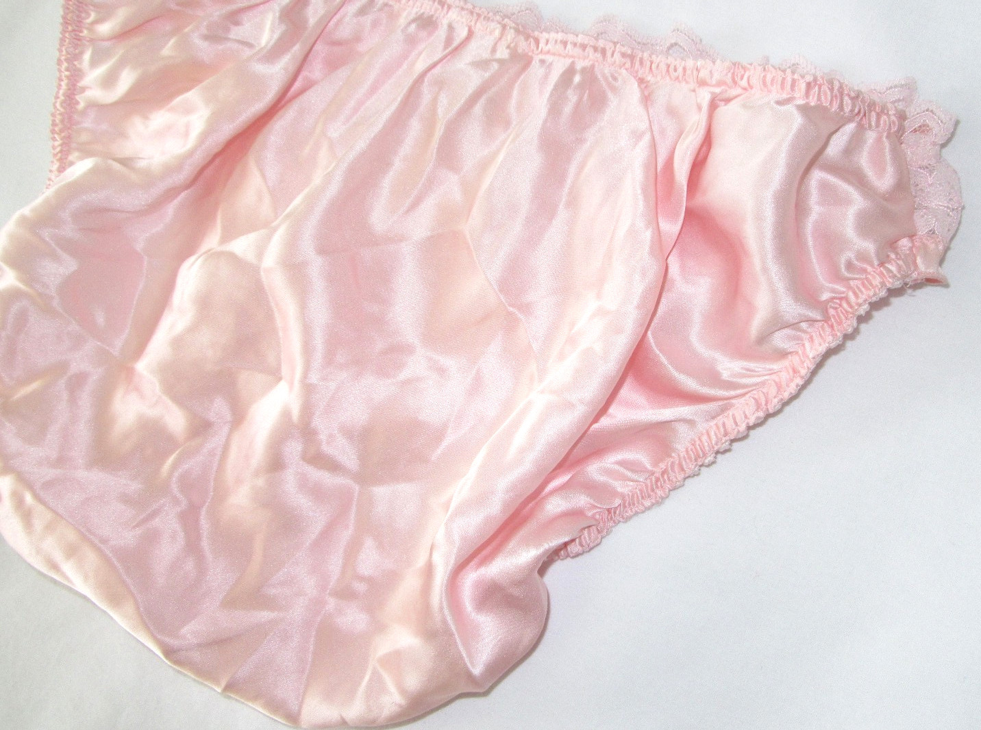 Vintage Victoria’s Secret 100% Silk Lace Bikini Panty – Light Pink, Medium, New