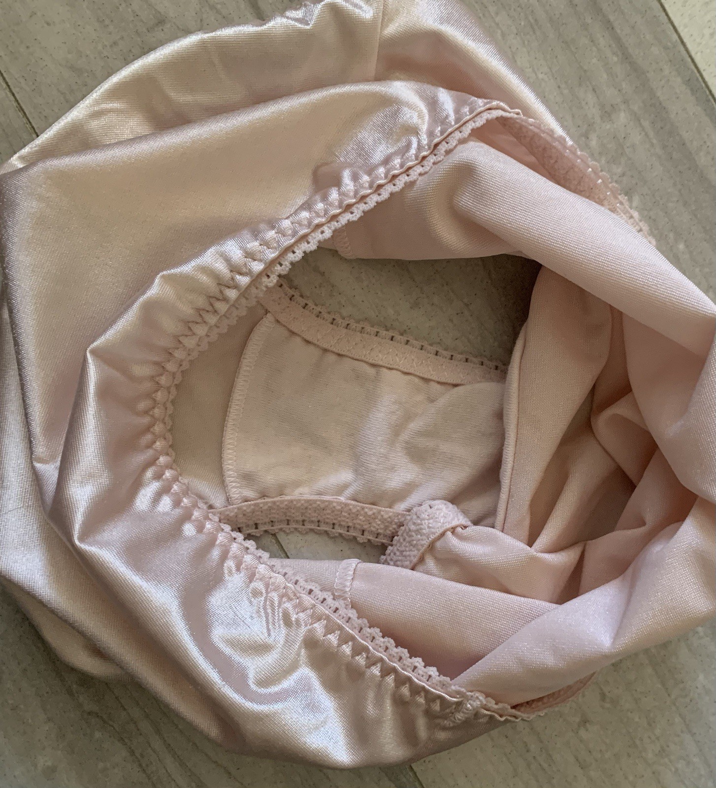 NWOT Panties VANITY FAIR SZ M 6 Pale Pink Satin Briefs Granny Panty 40301
