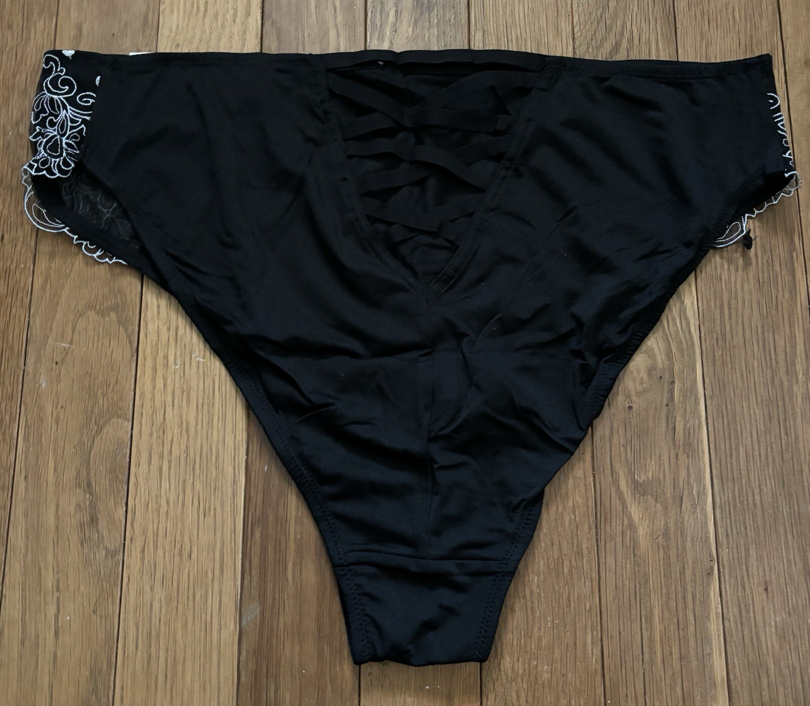 Plus Sz 18/20 Lane Bryant Cacique French Cut Brief Panty Black White Embroidered