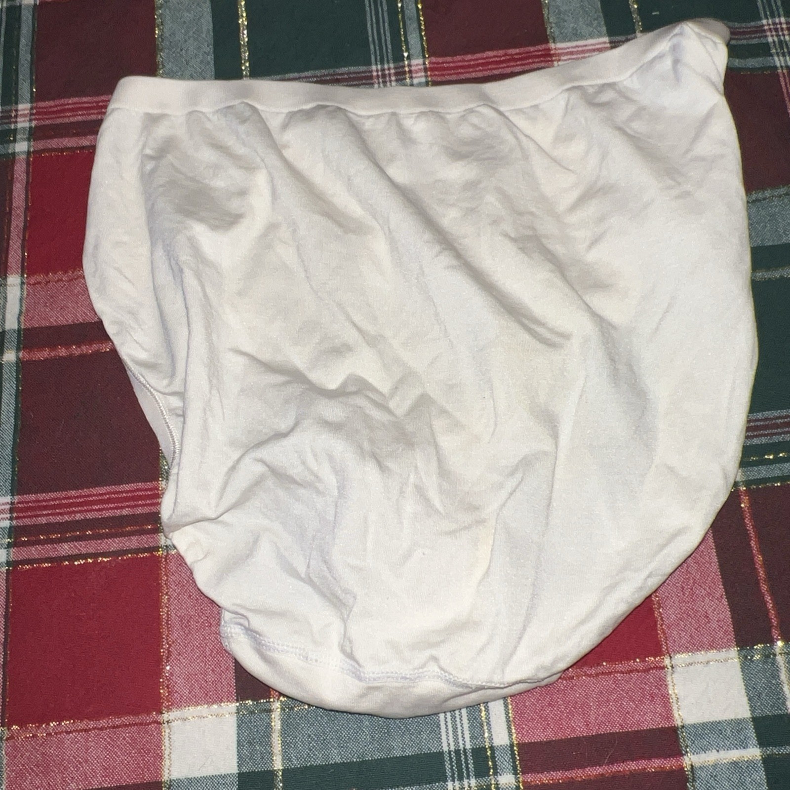 Vanity Fair Women’s No Pinch No Show Seamless Brief Panty beige 6 M