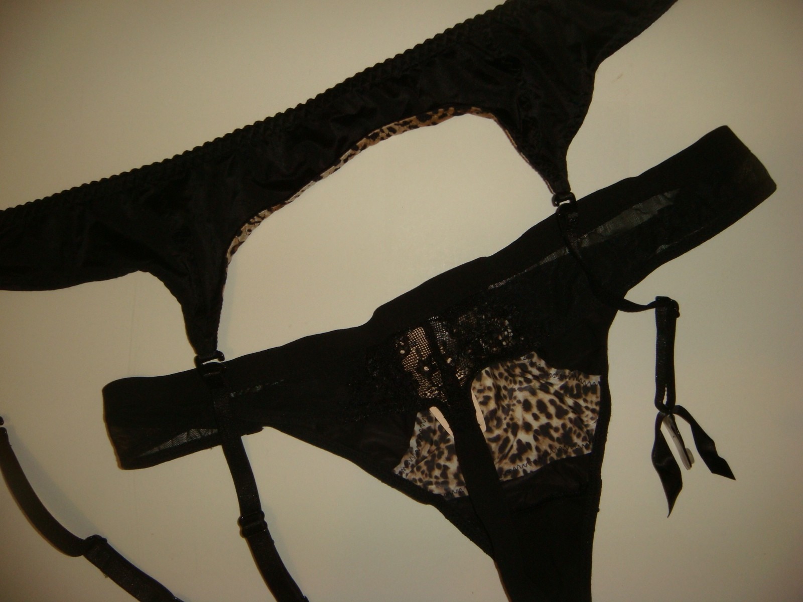 Victoria’s Secret M thong+GARTER+stockings Black lace Beige Animal Print Cheetah