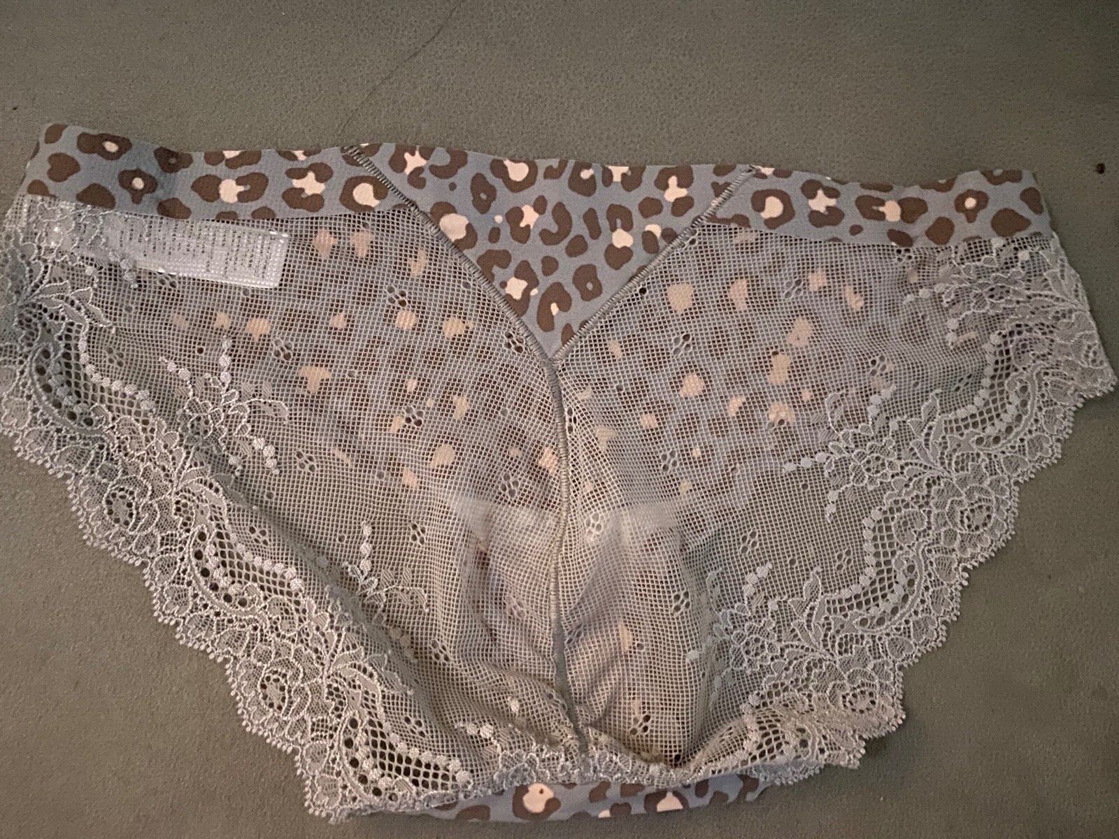 New Spanx Undie-tectable Lace Panty Bikini FP2415 Mini leopard Size Small