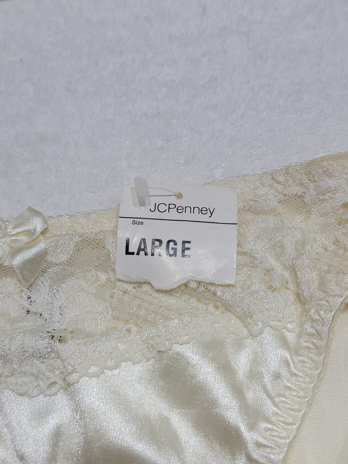 NWTS VINTAGE DELICATES SEXY IVORY SHINY LIQUID SATIN LOOK HI CUT PANTY LARGE