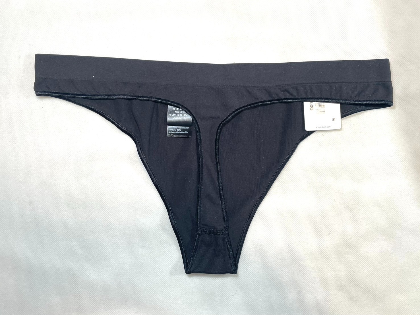 NWT Calvin Klein Women’s M Bonded Flex Thong Underwear QD3958 Black