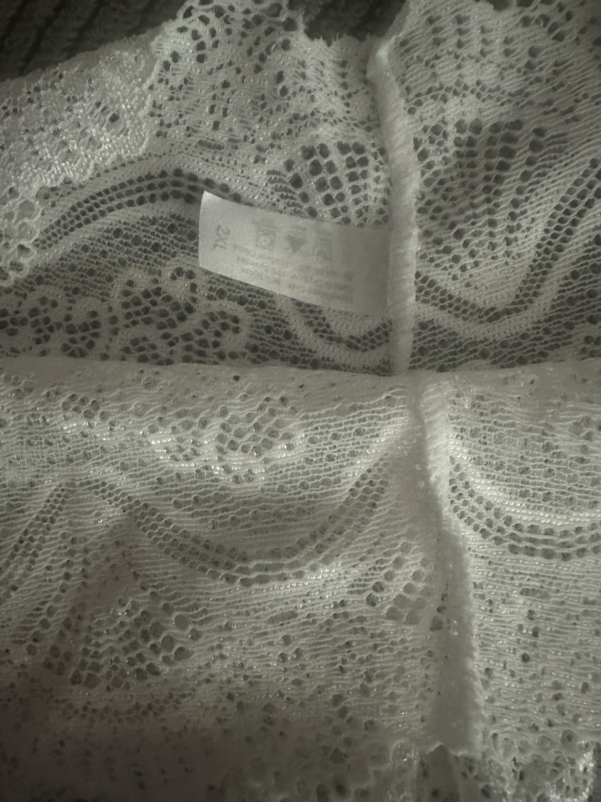 NWOT – White, Floral Lace, Scalloped, Size XXL