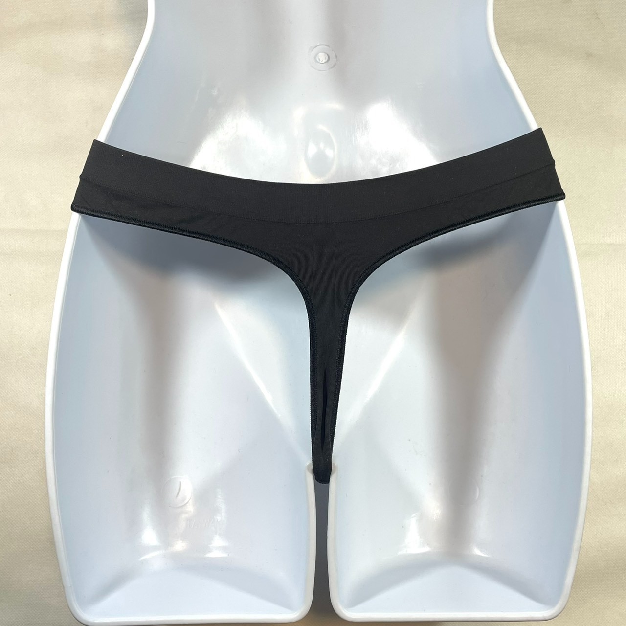 NWT Calvin Klein Women’s M Bonded Flex Thong Underwear QD3958 Black