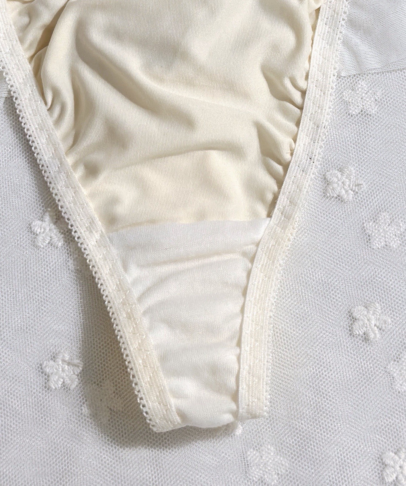US-M/JP-L Japanese Brand Floral Embroidered Lace Ruffle Nylon Thong Panty