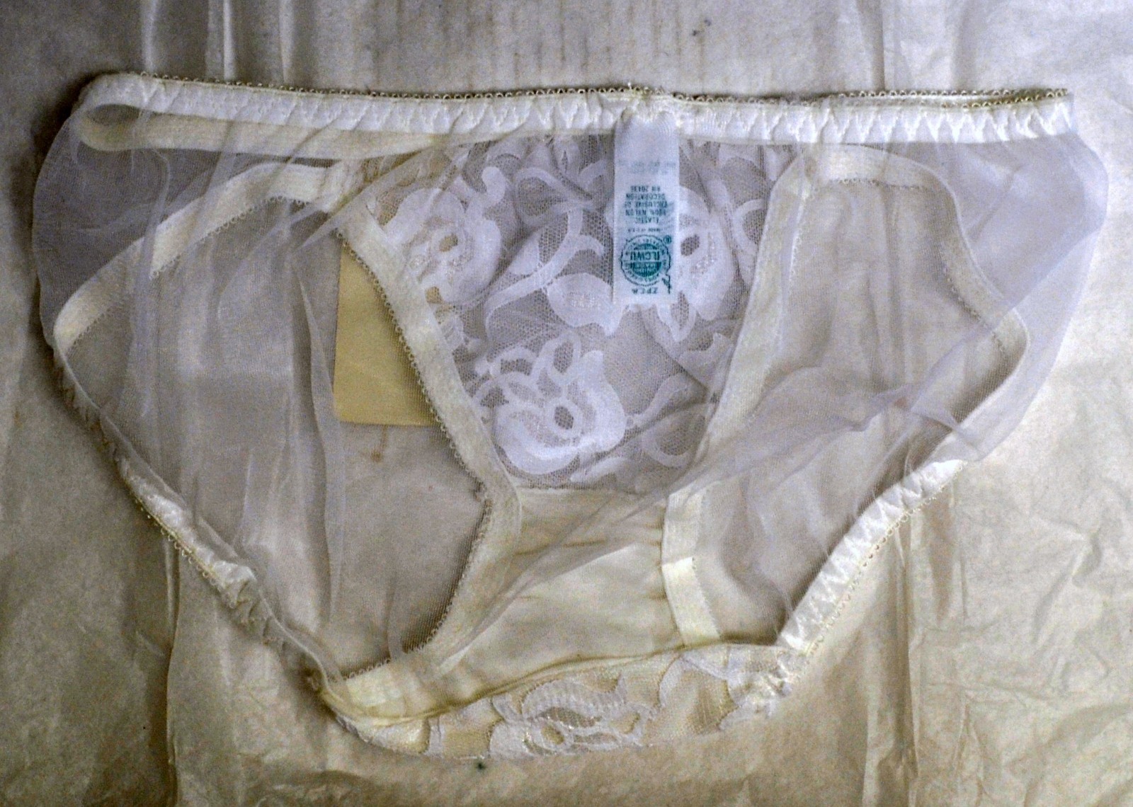 VINTAGE by CARNIVAL SILKY WHITE BIKINI PANTIES M 24-28 New in Box 1980’s