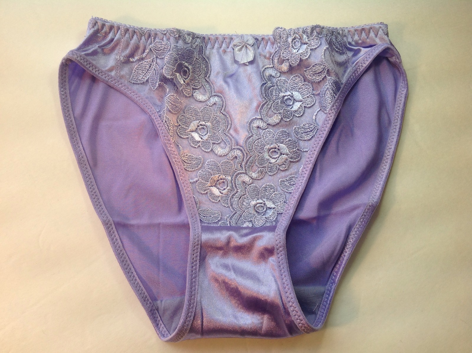 Women Panties,Bikinis”Eva Cervantes” Size S.Lavender Satin W/decoration Floral