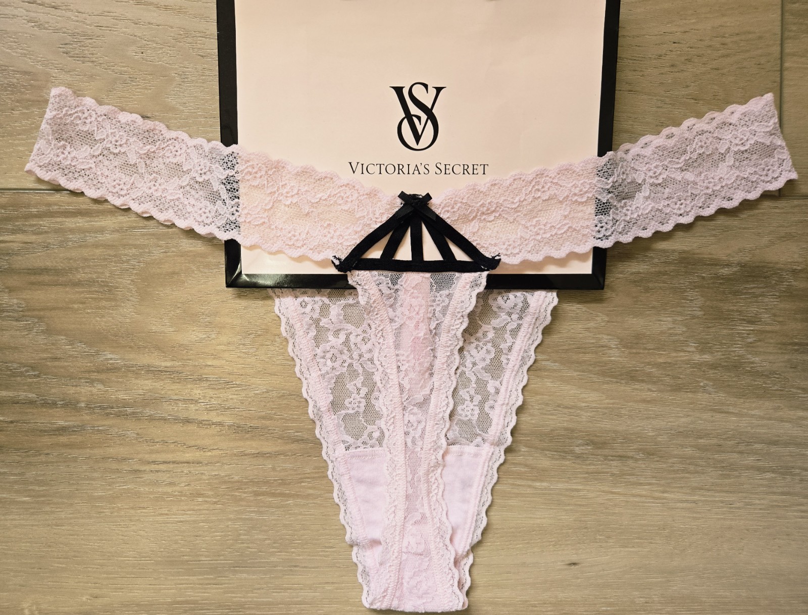 Vintage Victoria’s Secret Pink Sheer Stretch Lace Keyhole Bow Thong Panties L