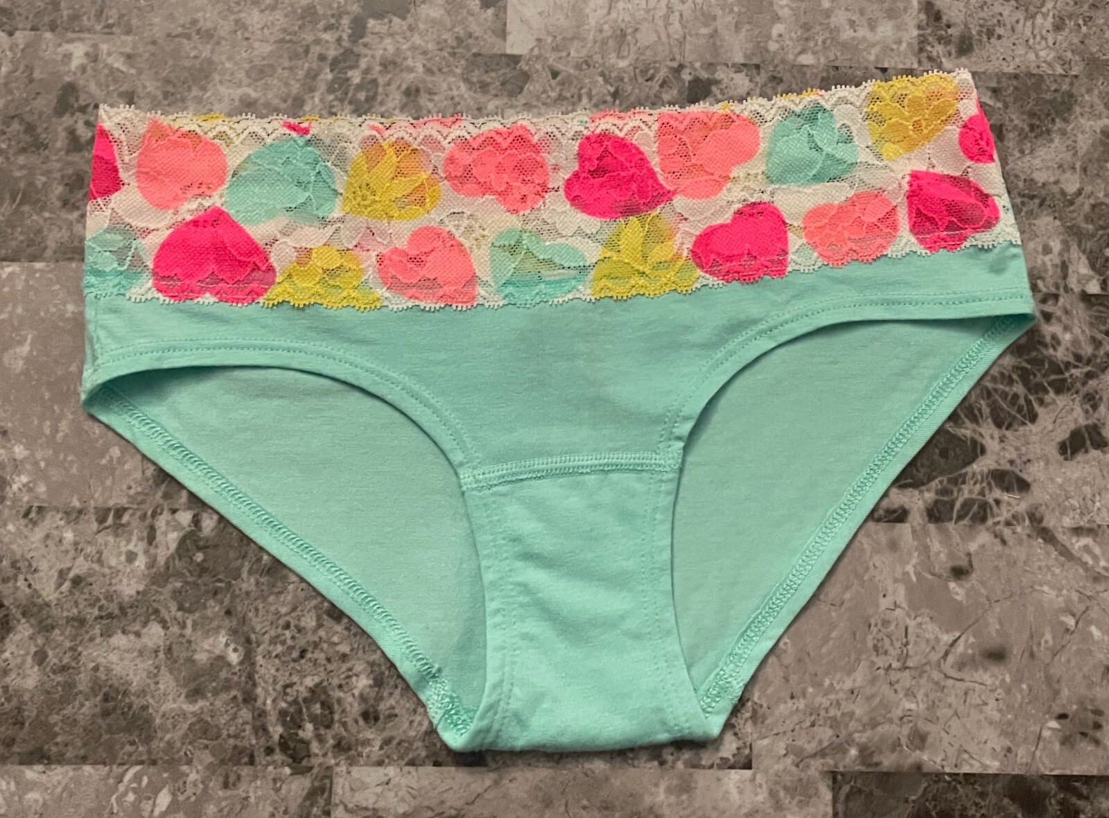 NWT VICTORIA’S SECRET XS GREEN PINK YELLOW HEART LACE RARE HIPHUGGER PANTIES