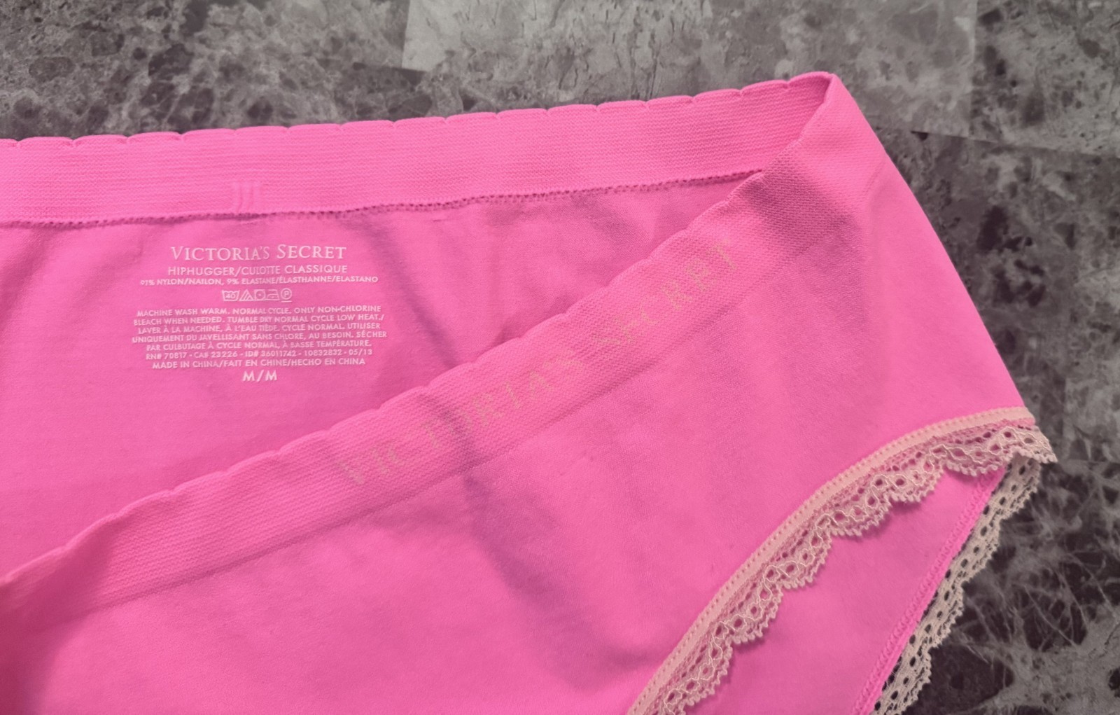 NWOT VICTORIA’S SECRET M PINK BEIGE NUDE LACE SEAMLESS RARE HIPHUGGER PANTIES