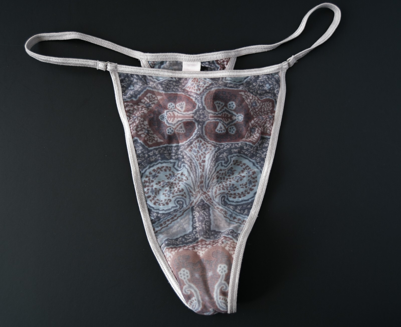 1 NEW Victoria’s Secret VTG Y2K 2000 Silky String Sheer Thong Panty MEDIUM