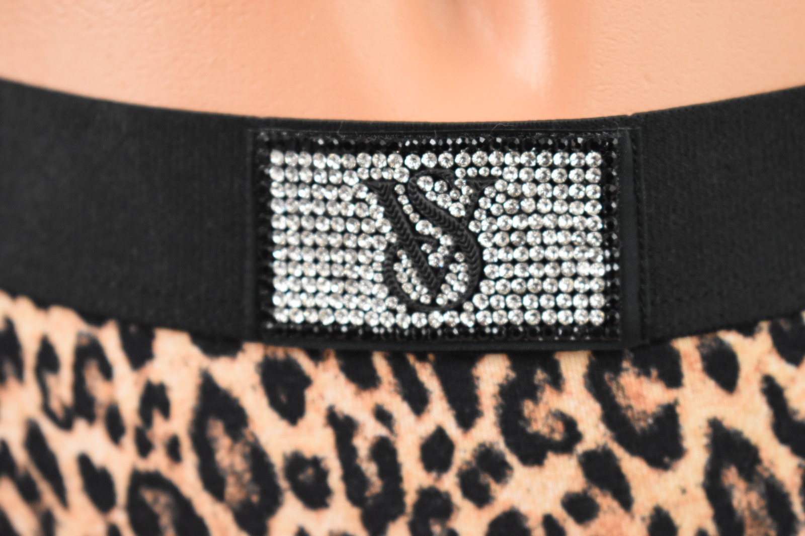 Victoria’s Secret XLARGE *COTTON* LOGO SHINE PATCH THONG *Natural Leopard*