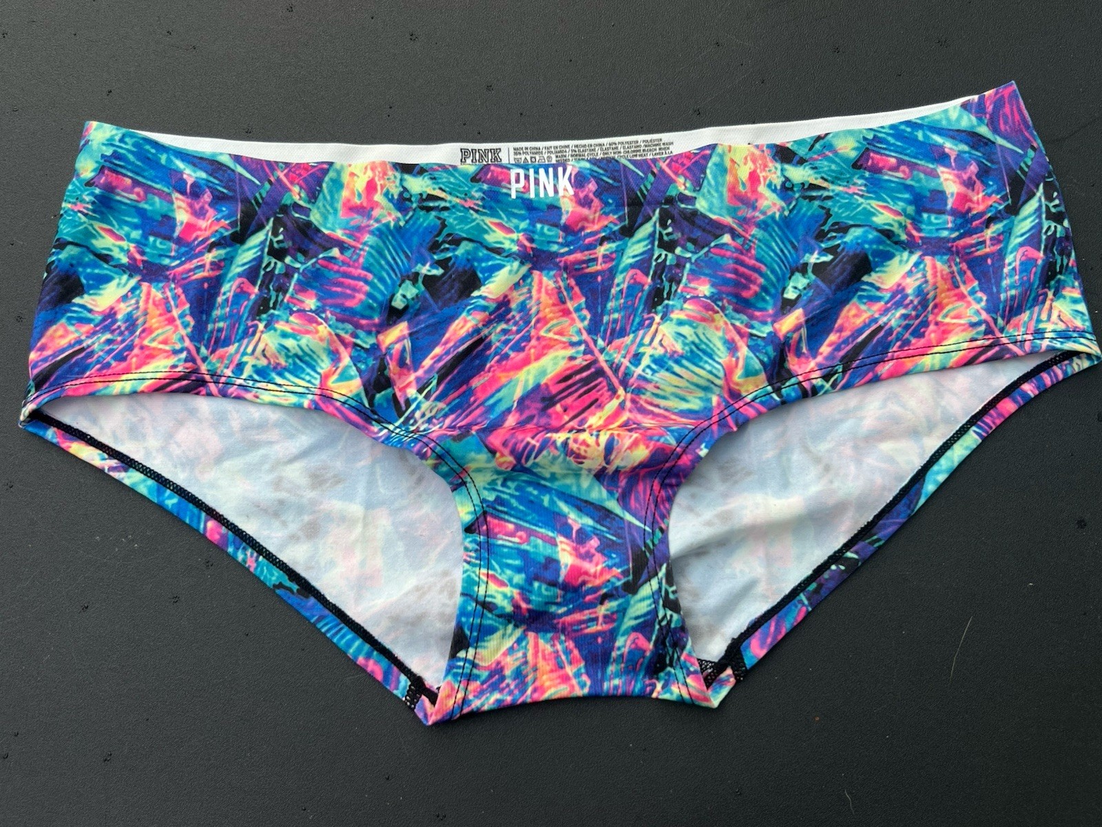 Vtg Victoria’s Secret Pink Yoga Graffiti Abstract Art Deco Hipster Smooth Panty
