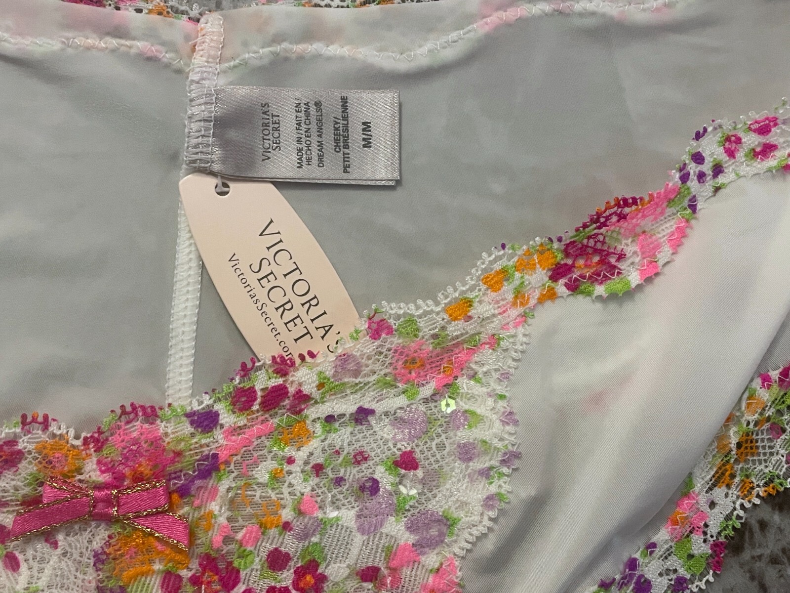 VICTORIA’S SECRET DREAM ANGELS M SMOOTH SEQUIN FLORAL LACE RARE CHEEKY PANTIES