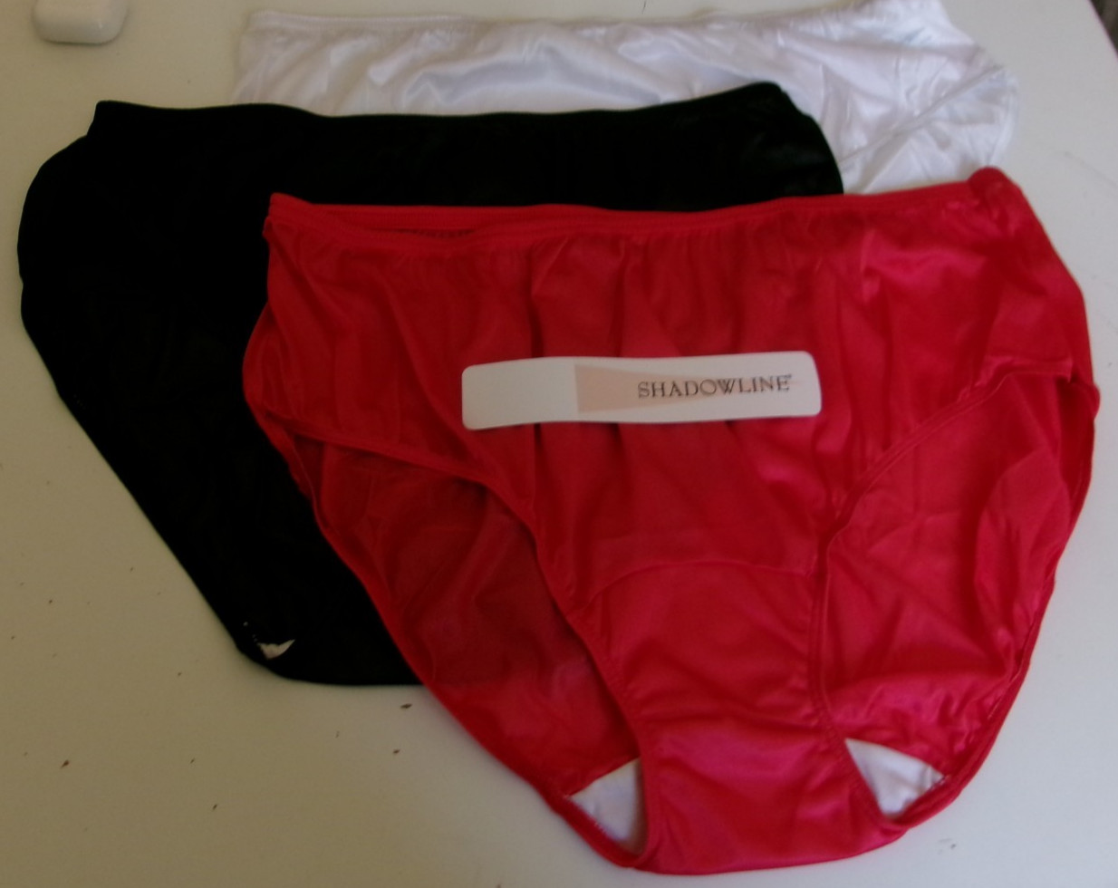 Three Shadowline Hidden Elastic Hipster Panty Style 11032 Size 8 Black Red White