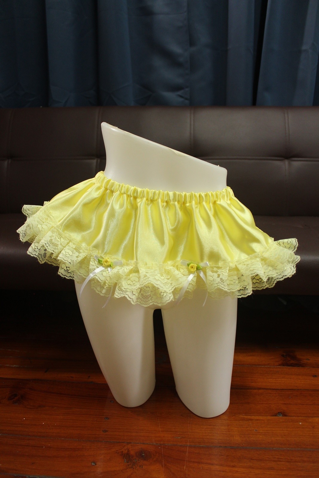 #A272 VintageStyle 2XL/ElasticW.24-42″Yellow Satin Half Slip Mini Skirt Length8″
