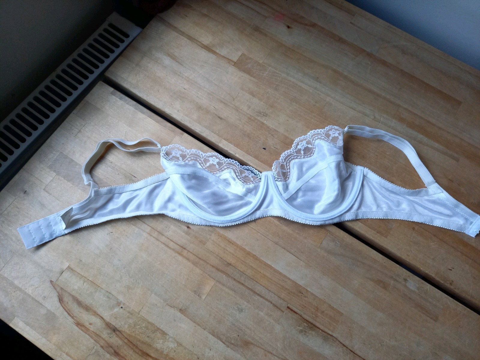 White Bra with Lace Trim Cups Underwire Bra 34C BRAND NEW