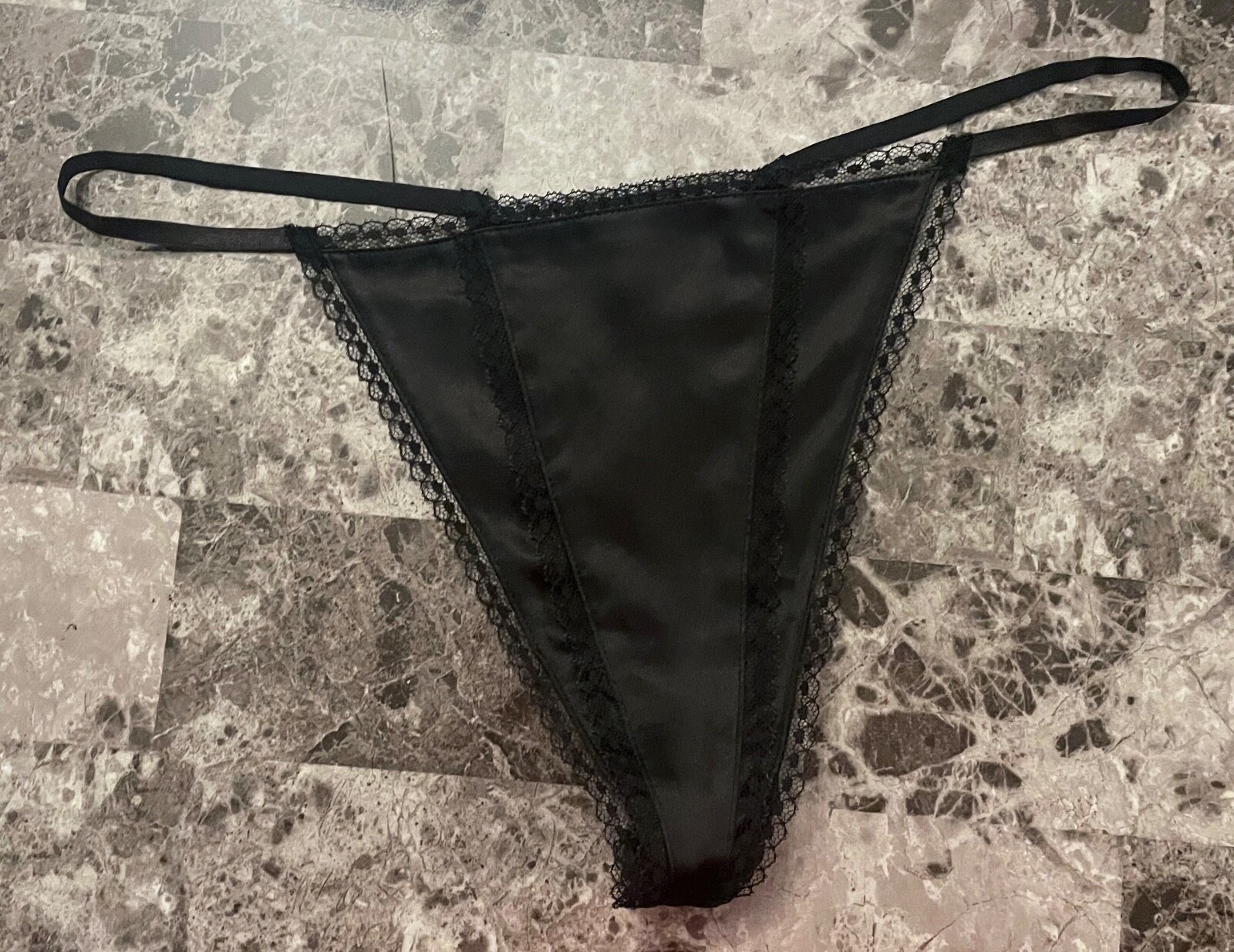 NWT VICTORIA’S SECRET L BLACK 100% SILK LACE TRIM VINTAGE RARE V STRING PANTIES