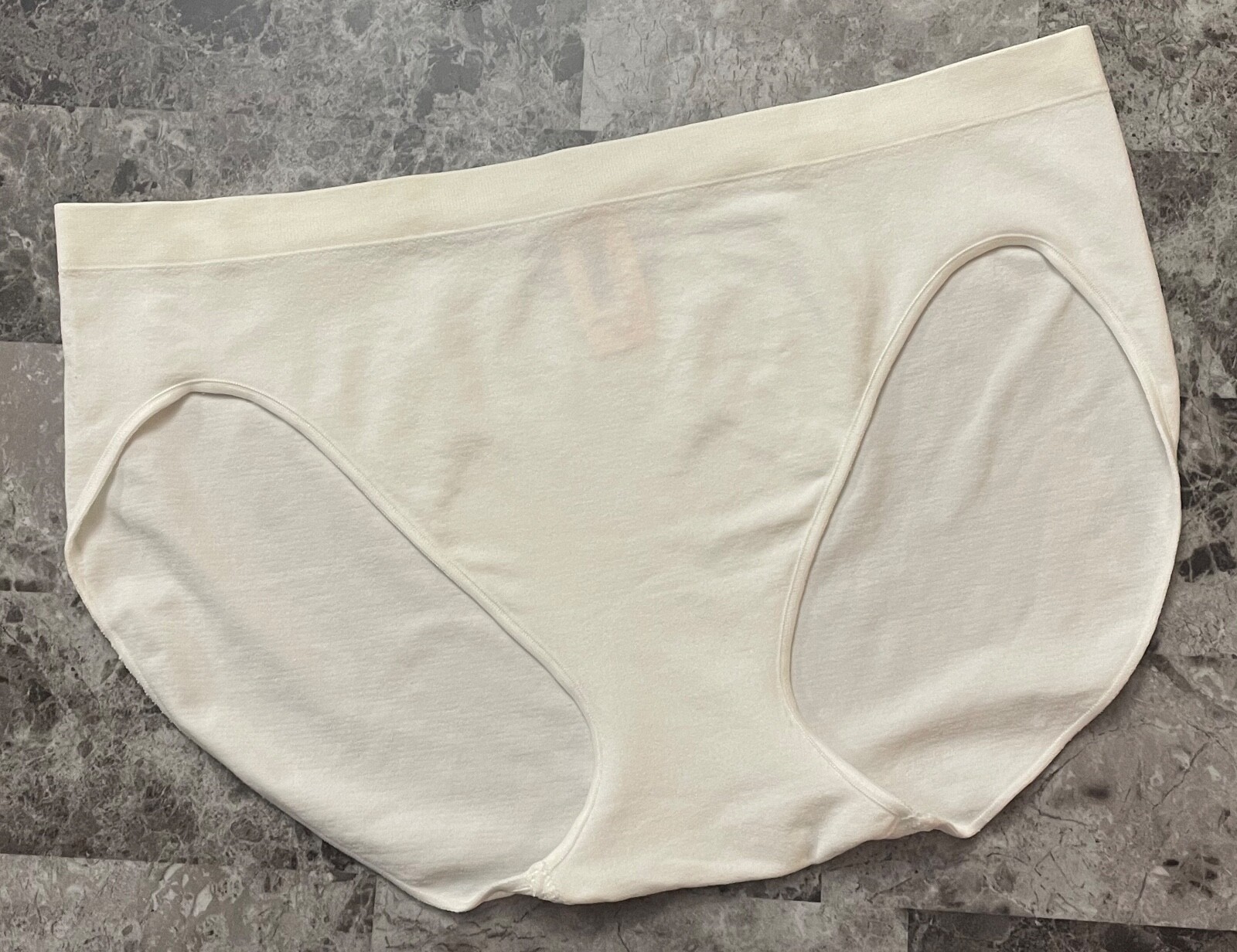 NWT VICTORIA’S SECRET M OFF WHITE SEAMLESS VINTAGE RARE HIGH LEG BRIEF PANTIES