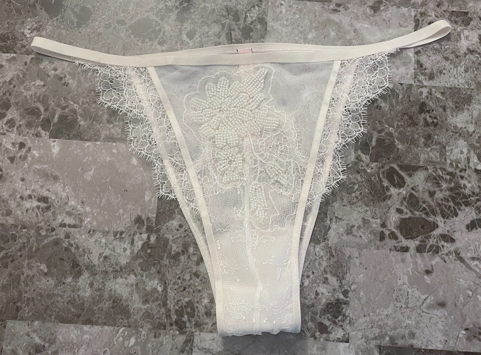 NWOT VICTORIA’S SECRET DREAM ANGELS XL WHITE BEADED LACE ITSY CHEEKY PANTIES