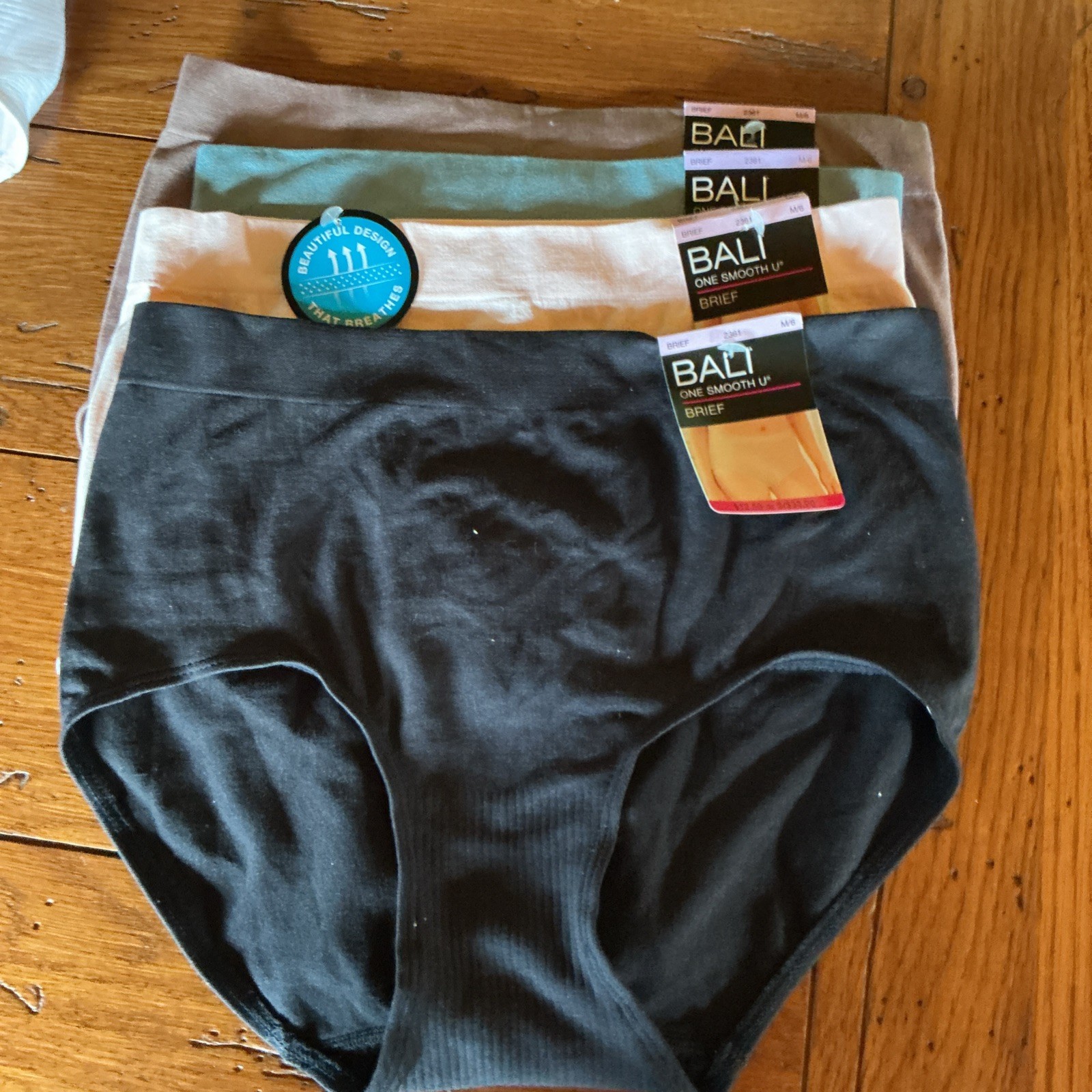 Bali 2361 One Smooth U All-Around Smoothing Brief Panty Lot of 4 NWT M/6 READ