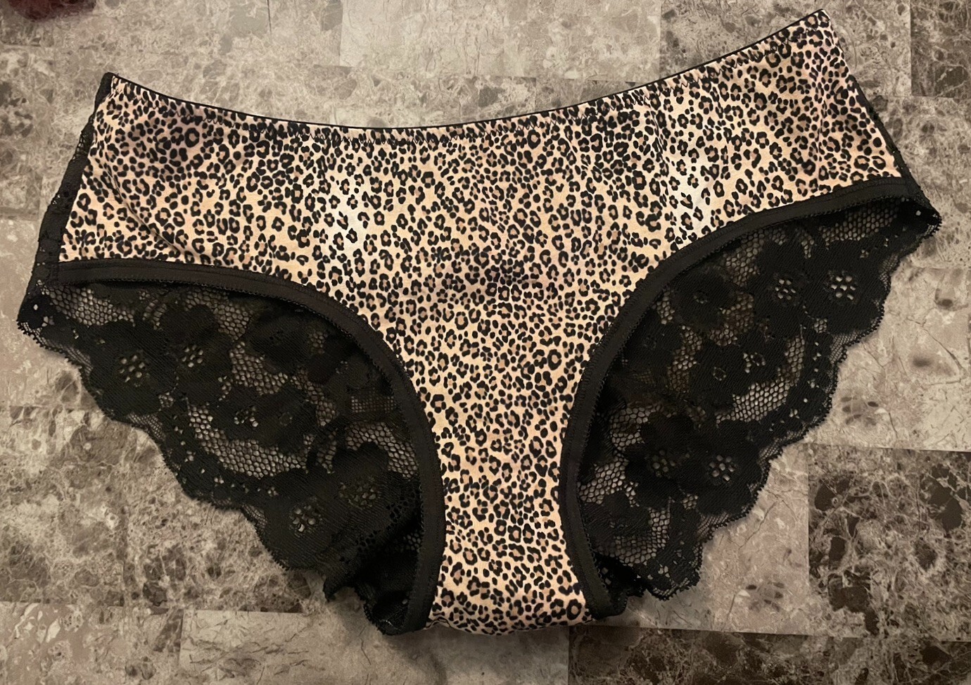 NWT VICTORIA’S SECRET M LEOPARD CHEETAH RUCHED LACE BACK RARE HIPHUGGER PANTIES