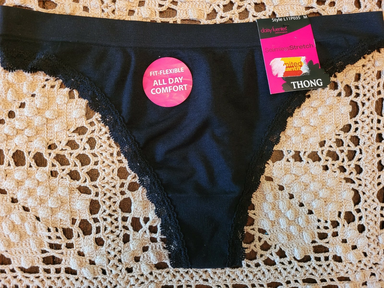 L/7 DAISY FUENTES Black LACE Seamless Stretch Slinky SeXy Thong Panty L11P035