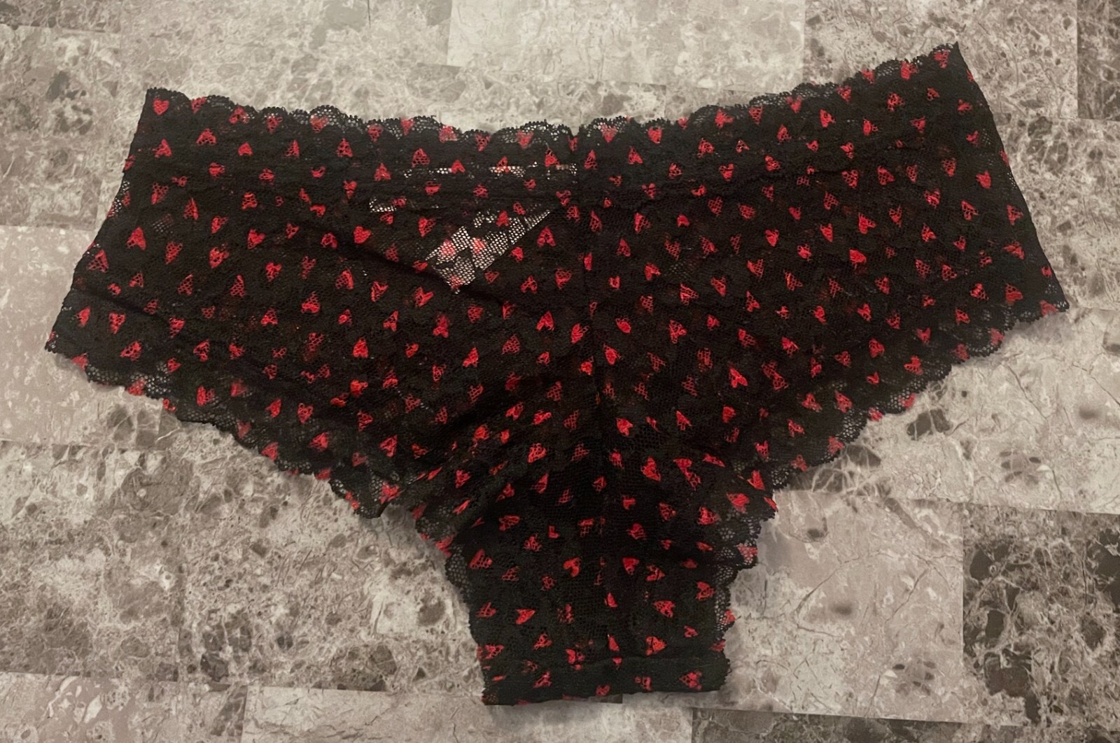 NWT VICTORIA’S SECRET BLACK RED HEART VALENTINE’S DAY LACE CHEEKY PANTIES