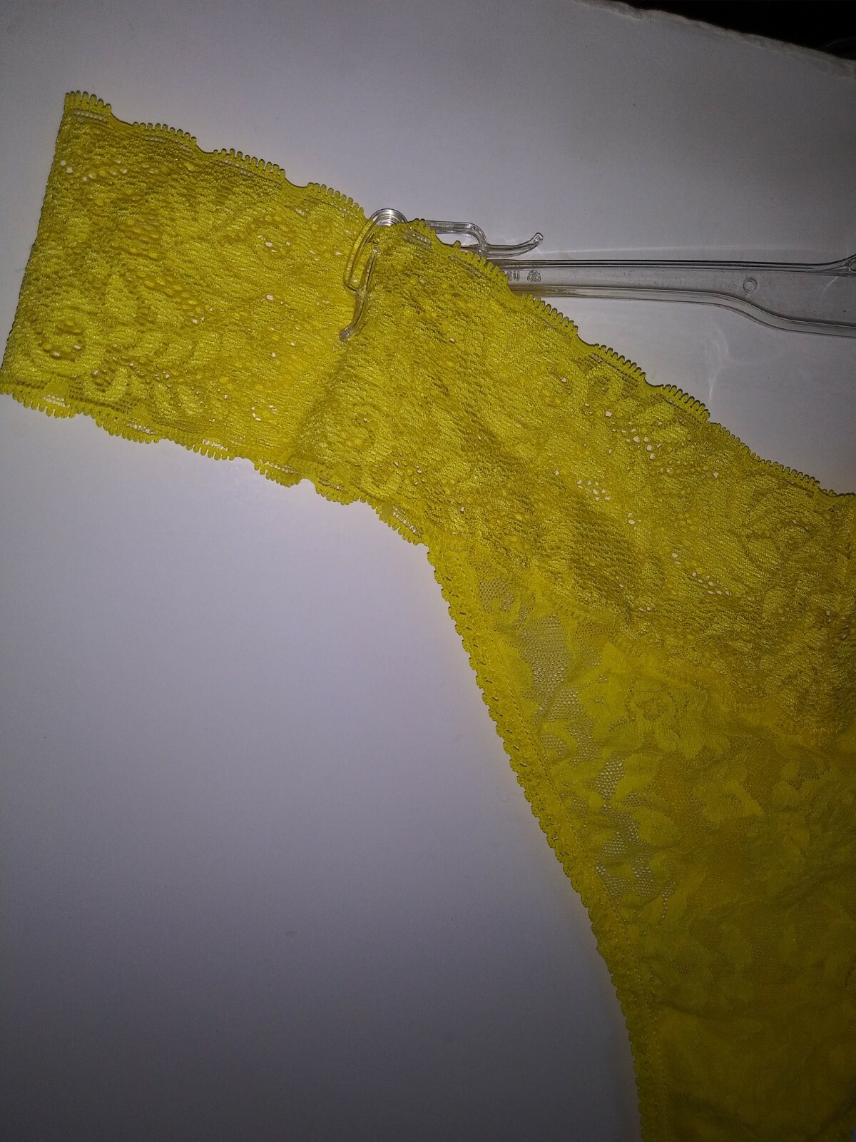 FASHION BUG SIZE 9 SHEER LACE THONG PANTY YELLOW NWT.