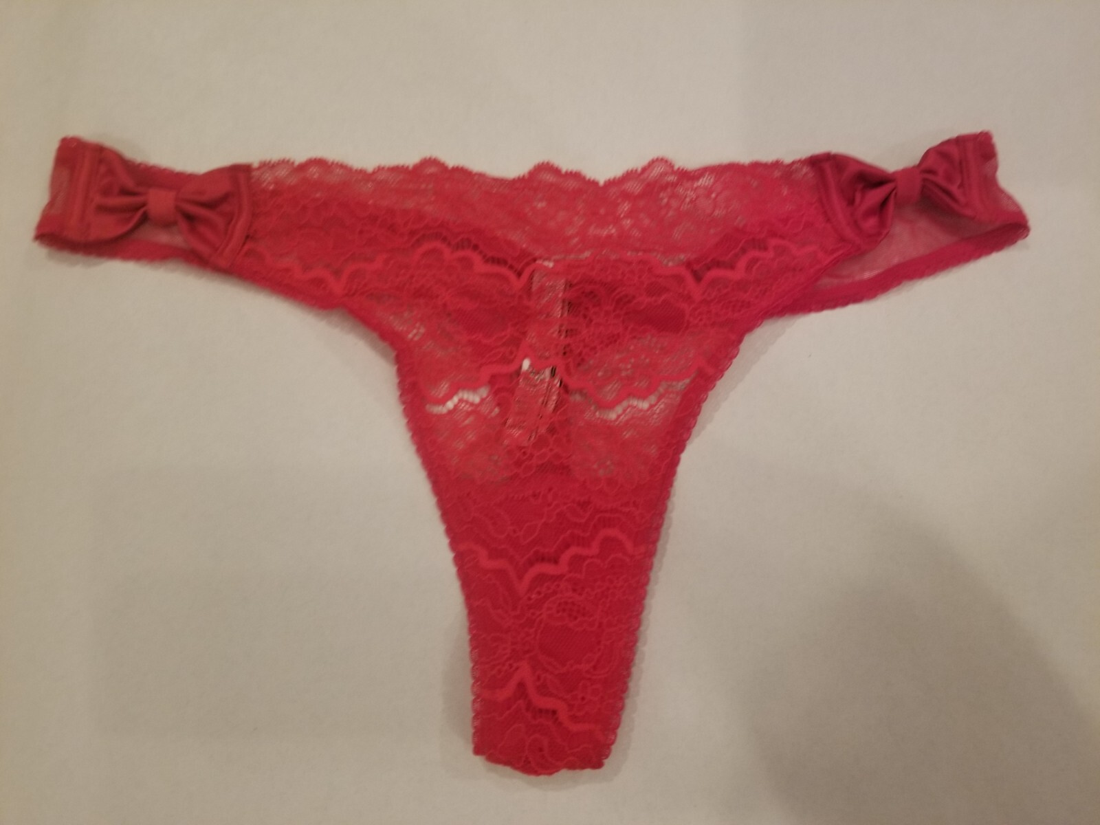 Victoria Secret Lace Thong Panty Bow Stap Detail Size Large NWT Lipstick Red