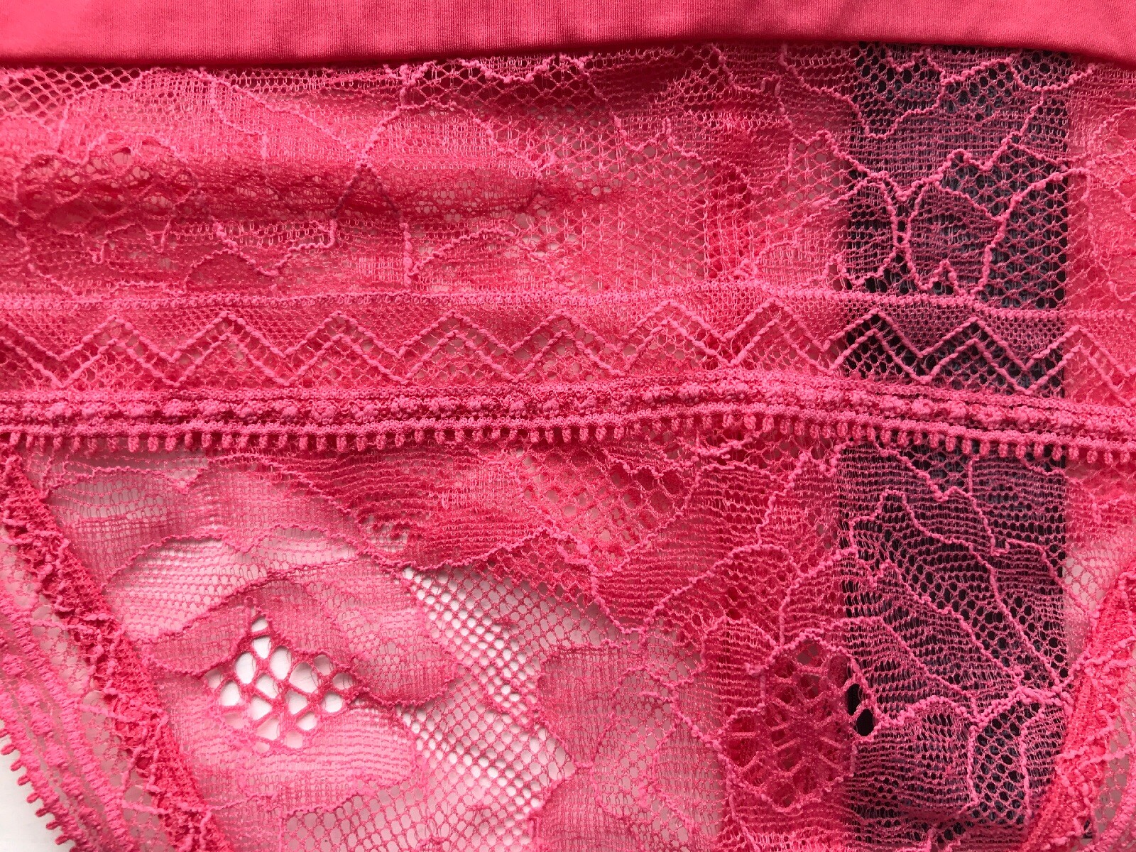 Calvin Klein Black Women’s Obsess Lace Thong – Pink – Large – QF1945E-AFU