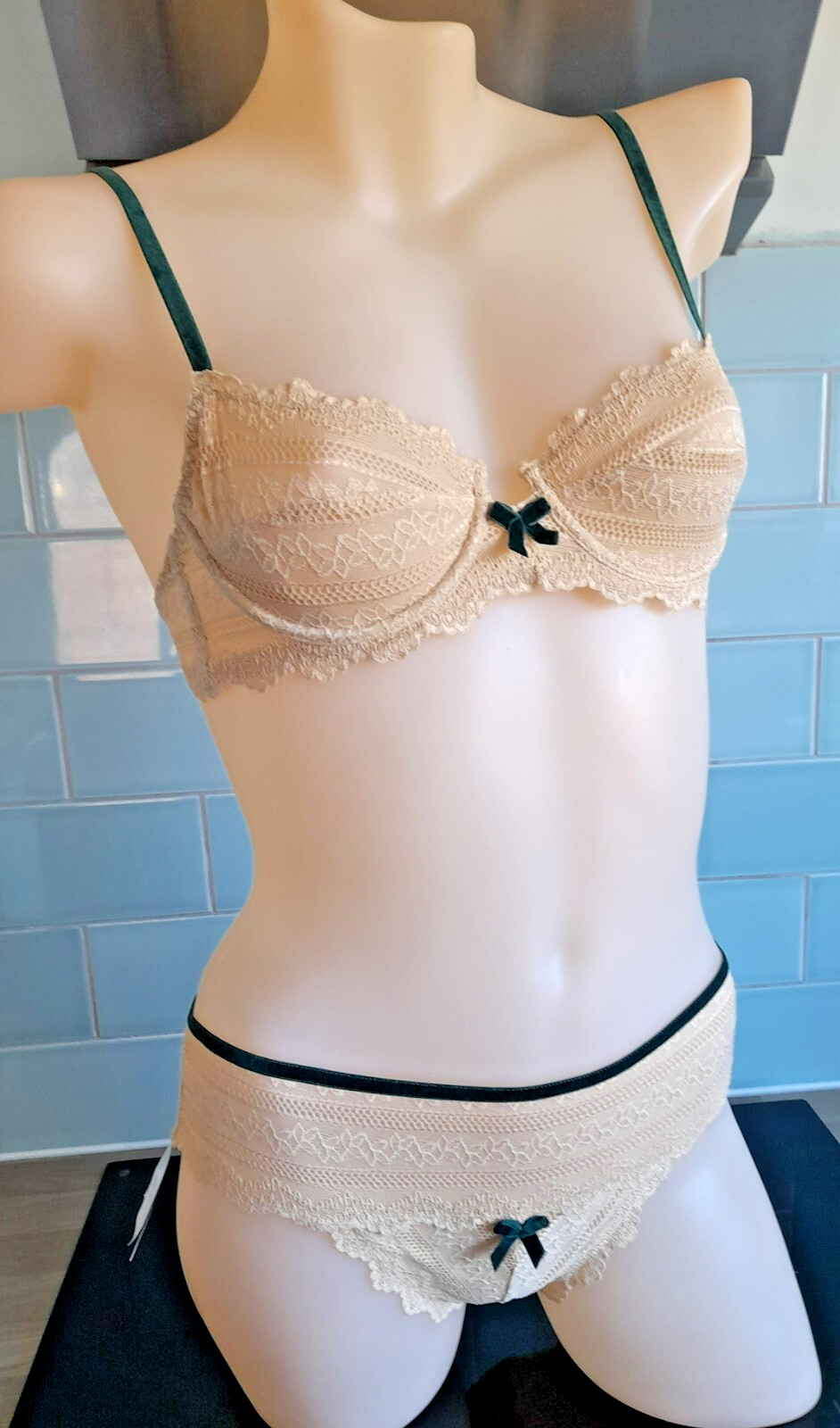 Verdissima GYPSY Beige Lace With Green Velvet Details Brief L