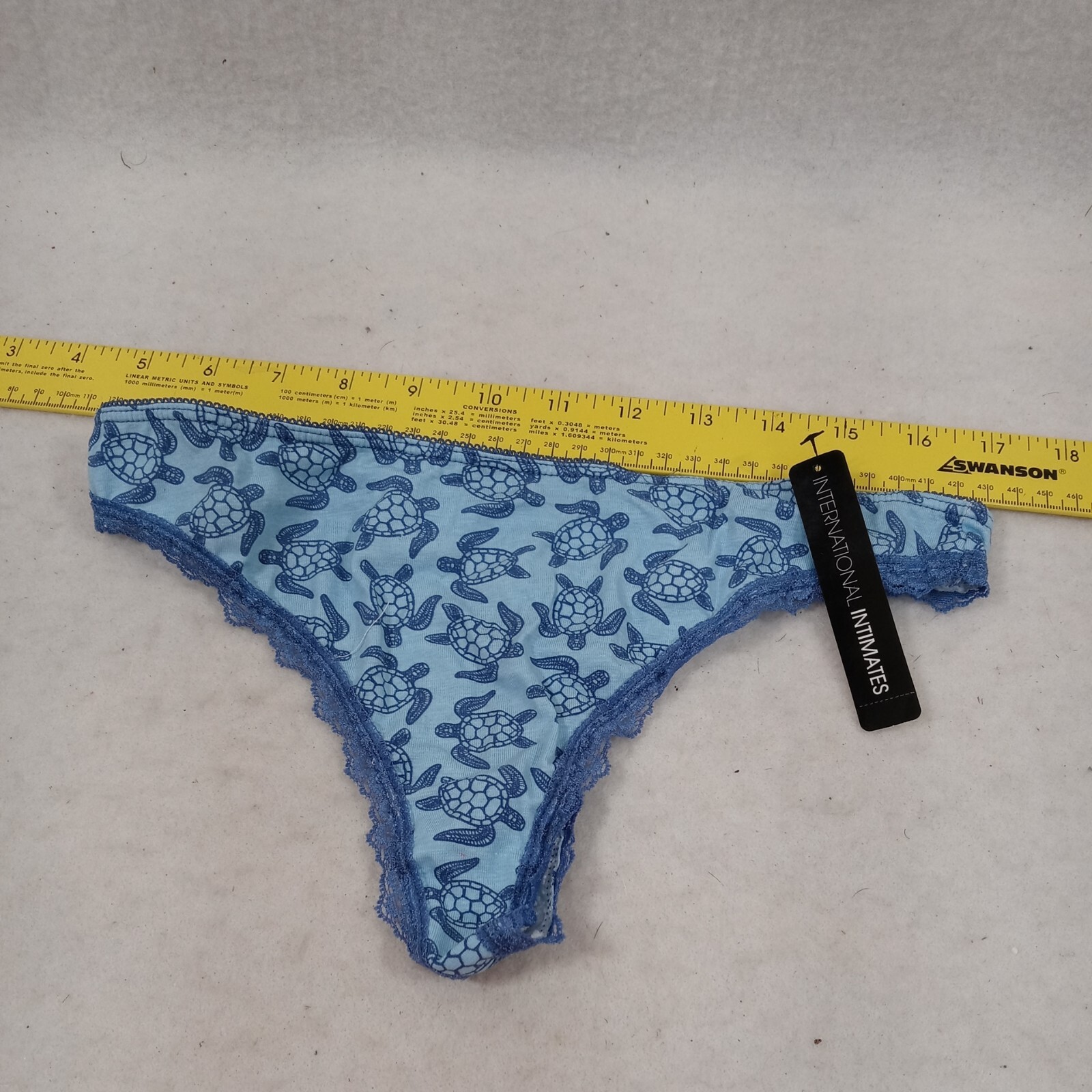 Lot of 1 Ladies Thong Underwear International Intimates size medium