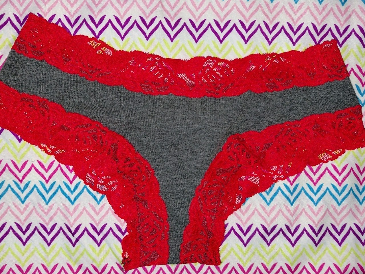 Vs Pink Plder Style LAce Trim 2 Tone Cheekster Size Small New Red/dark Grey