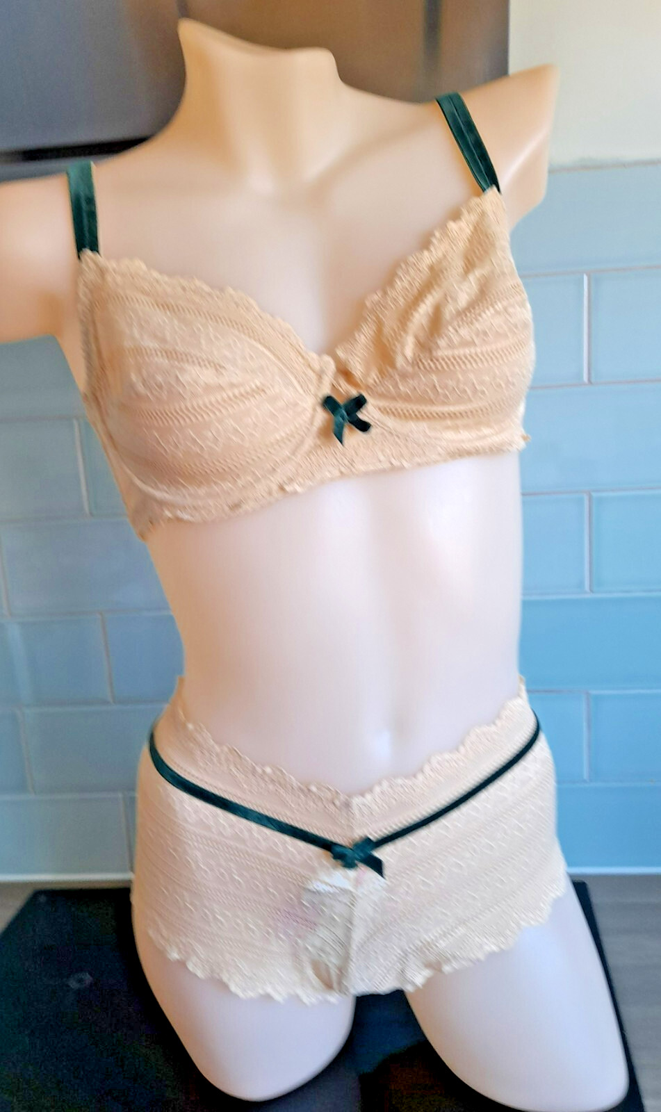 Verdissima GYPSY Beige Deep Lace With Green Velvet Details High Rise Shorts
