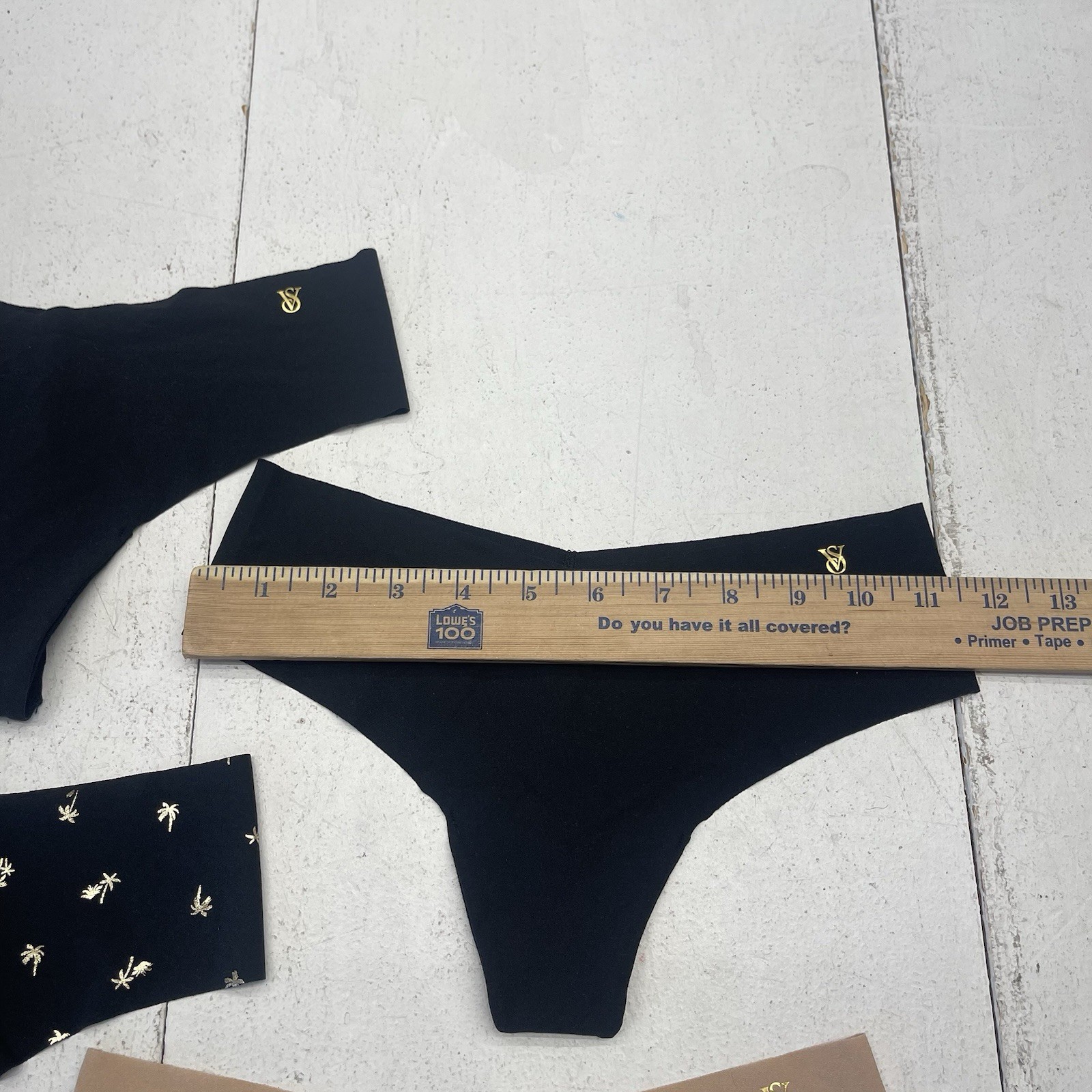 Victoria’s Secret 4 Pack Black Beige Palm Tree Seamless Thong Women’s Size Small