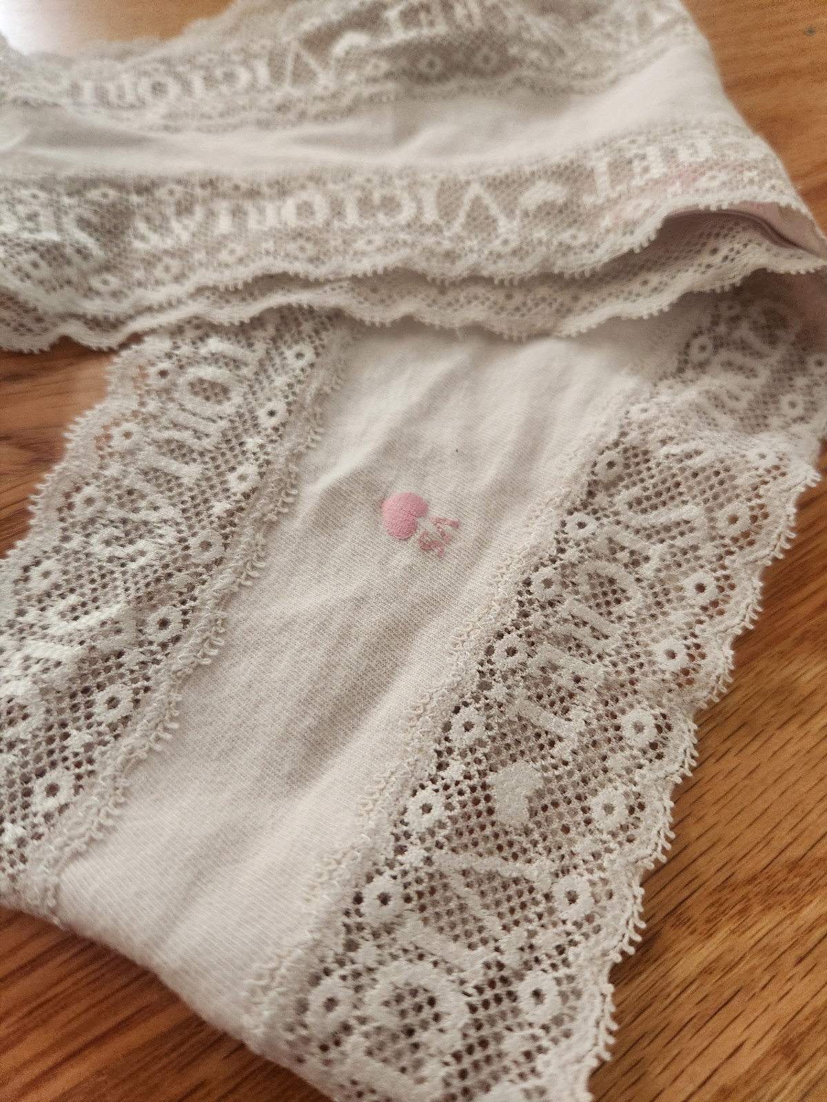 VTG Victoria’s Secret Cotton White/Ivory Cheeky Lace Trim Size M Panty