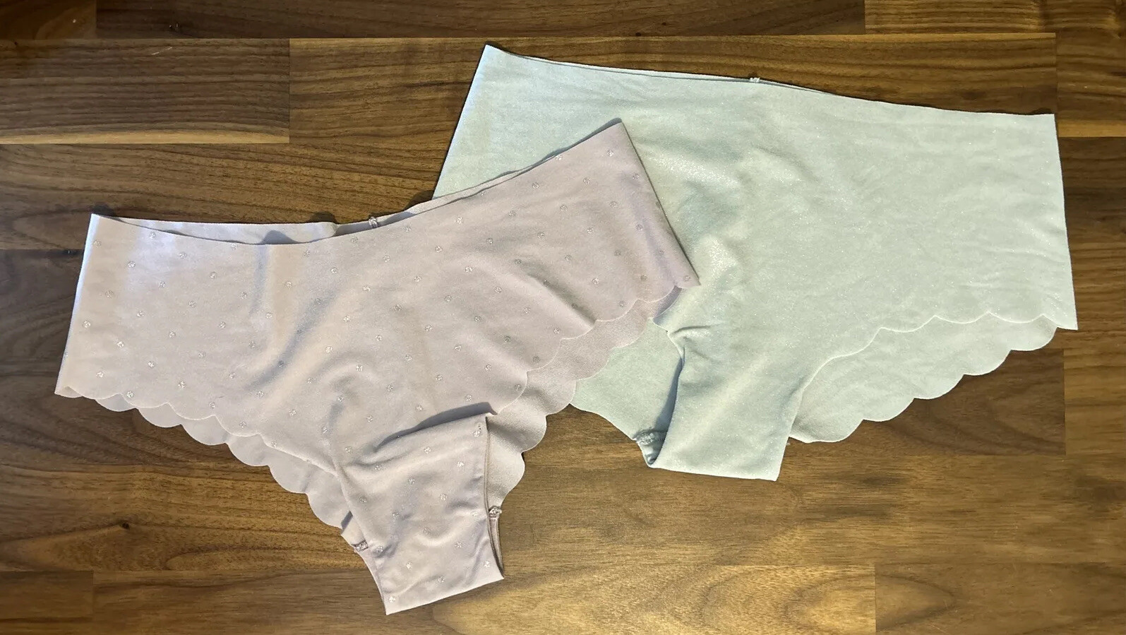 2 VICTORIA SECRET Panties SCALLOP HIPHUGGER SEAMLESS Shiny Gray Purple Glitter S