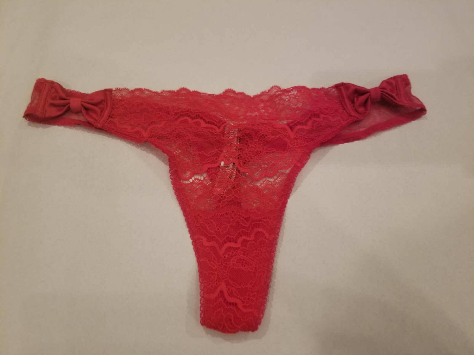 Victoria Secret Lace Thong Panty Bow Stap Detail Size Large NWT Lipstick Red