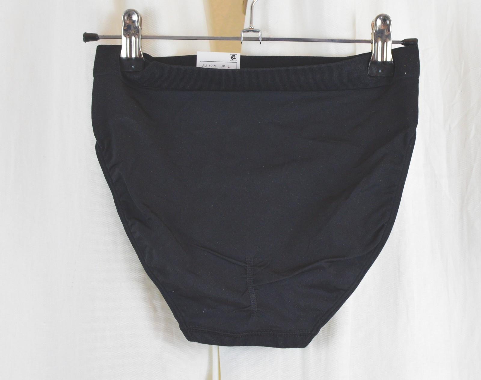 Wacoal Women’s B-Smooth Seamless Full Coverage Hi-Cut Brief Panty Black Size M