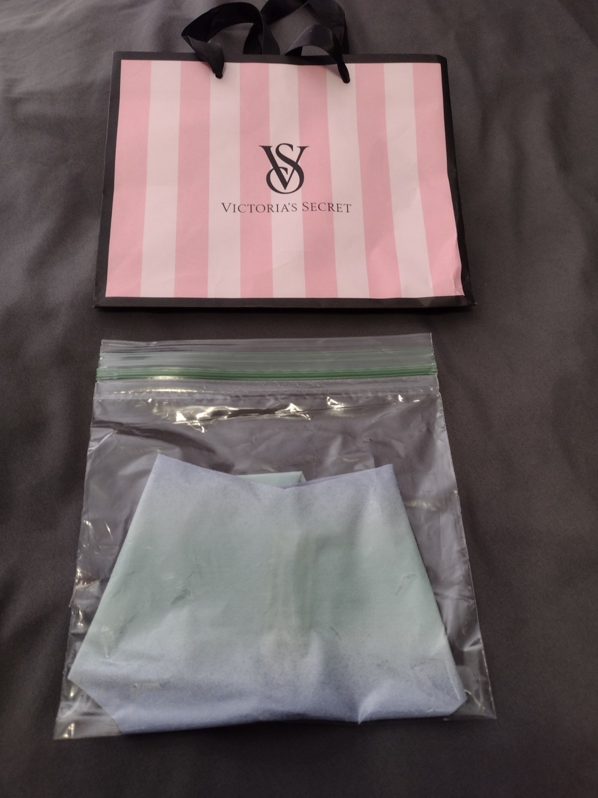 NWT VICTORIA’S SECRET No Show Thong/ String Panty VS Blue Green Ombre M Smooth