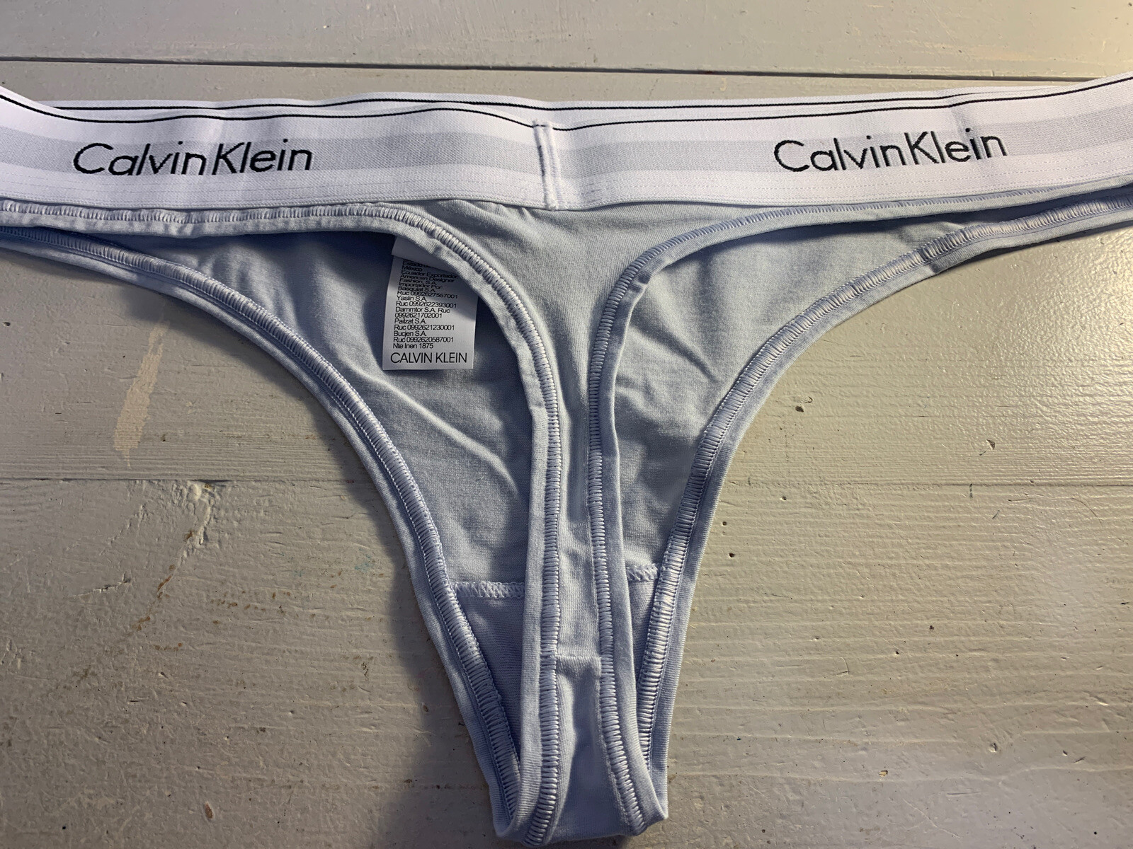 Calvin Klein Women’s Thong Size Large White Cotton Modal Elastane NEW